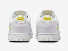 Cargar imagen en el visor de la galería, Nike Dunk Low Valentine's Day Yellow Heart
