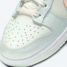 Cargar imagen en el visor de la galería, Nike Dunk Low varely green
