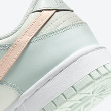 Cargar imagen en el visor de la galería, Nike Dunk Low varely green
