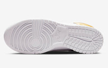 Cargar imagen en el visor de la galería, Nike Dunk Low Heirloom

