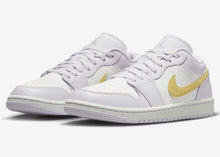 Cargar imagen en el visor de la galería, Jordan 1 Low Barely Grape
