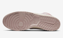 Cargar imagen en el visor de la galería, Nike Dunk High 1985 Barely Rose Denim
