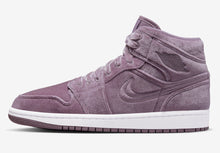 Cargar imagen en el visor de la galería, Air Jordan 1 Mid SE (Women’s)
