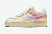 Cargar imagen en el visor de la galería, Nike Air Force 1 Low Shadow Arctic Punch
