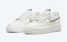 Cargar imagen en el visor de la galería, Nike Air Force 1 Low Pixel White Leopard
