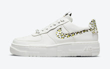 Cargar imagen en el visor de la galería, Nike Air Force 1 Low Pixel White Leopard
