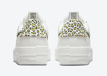 Cargar imagen en el visor de la galería, Nike Air Force 1 Low Pixel White Leopard
