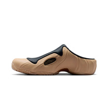 Cargar imagen en el visor de la galería, NIKE CLOGPOSITE XMFW 2 HOMBRE IR5920-297
