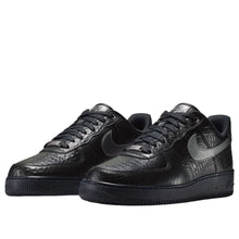 Cargar imagen en el visor de la galería, Nike Air Force 1 Low 'Triple Black Croc'
