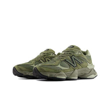 Cargar imagen en el visor de la galería, New Balance 9060 Dark Olivine
