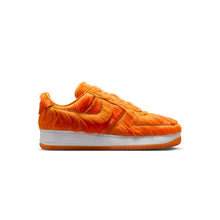 Cargar imagen en el visor de la galería, Air Force 1 Low Campfire Orange Pony Hair
