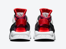 Cargar imagen en el visor de la galería, NIKE AIR HUARACHE
