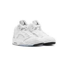 Cargar imagen en el visor de la galería, AIR JORDAN 5 RETRO "WHITE METALLIC" (GS)
