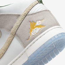 Cargar imagen en el visor de la galería, Nike Dunk High “Gold Mountain”

