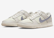 Cargar imagen en el visor de la galería, Nike Dunk Low Essential
