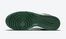 Cargar imagen en el visor de la galería, NIKE DUNK LOW “VARSITY GREEN”
