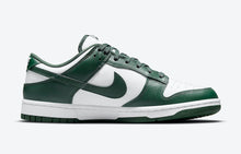 Cargar imagen en el visor de la galería, NIKE DUNK LOW “VARSITY GREEN”
