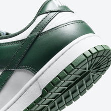 Cargar imagen en el visor de la galería, NIKE DUNK LOW “VARSITY GREEN”
