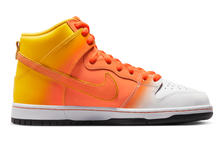 Cargar imagen en el visor de la galería, NIKE SB DUNK HIGH “SWEET TOOTH”
