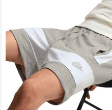 Cargar imagen en el visor de la galería, Nike Sportswear Club Shorts
