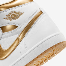 Cargar imagen en el visor de la galería, WMNS AIR JORDAN 1 HIGH OG “METALLIC GOLD”
