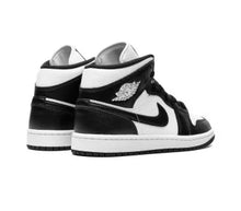 Cargar imagen en el visor de la galería, WMNS AIR JORDAN 1 MID PANDA
