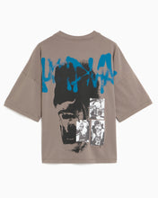 Cargar imagen en el visor de la galería, Camiseta con gráfico Boxy Jordan IN1HOUSE Above para hombre
