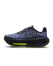 Cargar imagen en el visor de la galería, NIKE Vomero Premium Black and Rush Violet
