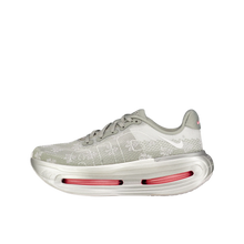 Cargar imagen en el visor de la galería, W Nike Vomero Premium 'Geyser Grey'
