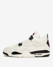 Cargar imagen en el visor de la galería, Air Jordan 4 Retro "Flight Club"
