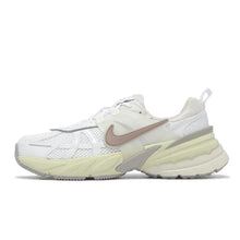 Cargar imagen en el visor de la galería, NIKE WMNS V2K RUN
