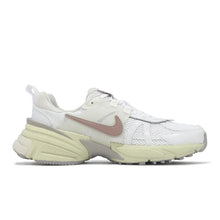 Cargar imagen en el visor de la galería, NIKE WMNS V2K RUN
