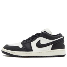 Cargar imagen en el visor de la galería, AIR JORDAN 1 LOW SE &#39;VINTAGE PANDA&#39; (WMNS)
