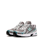 Cargar imagen en el visor de la galería, New Balance 740v2 Silver Metallic New Spruce
