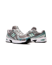 Cargar imagen en el visor de la galería, New Balance 740v2 Silver Metallic New Spruce

