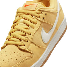 Cargar imagen en el visor de la galería, Nike SB Dunk Low Pro ISO Saturn Gold
