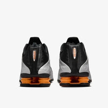 Cargar imagen en el visor de la galería, NIKE SHOX R4 &#39;&#39; BRIGHT MANDARIN &#39;&#39;
