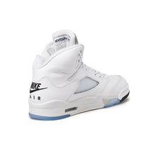 Cargar imagen en el visor de la galería, AIR JORDAN 5 RETRO "WHITE METALLIC" (GS)
