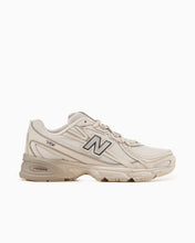 Cargar imagen en el visor de la galería, New Balance U740LN1

